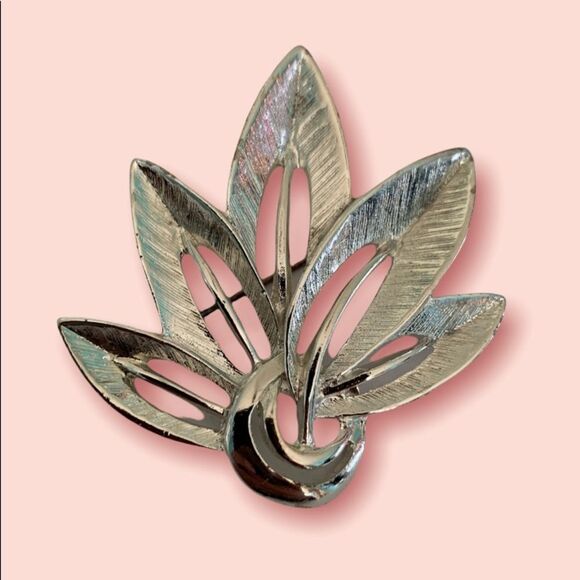 Silvertone Textured Brooch Vintage - Picture 4 of 9